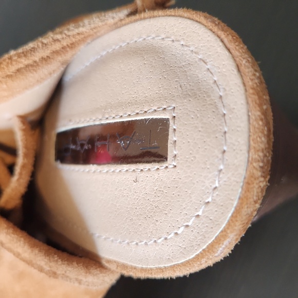 TAHARI wedge booties, toe back - Picture 5 of 6